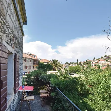 Appartamento 2 Bedroom Lovely In Stomorska