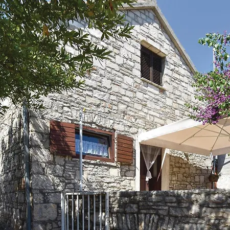 2 Bedroom Lovely In *